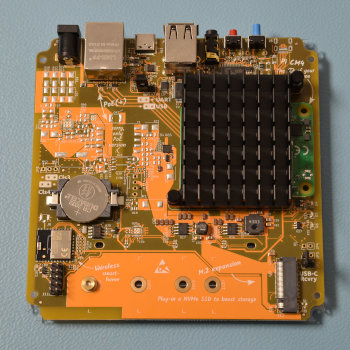 Top view of the board with CM4 and heat sink installed